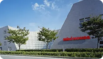 ミキハウス本社の建物外観