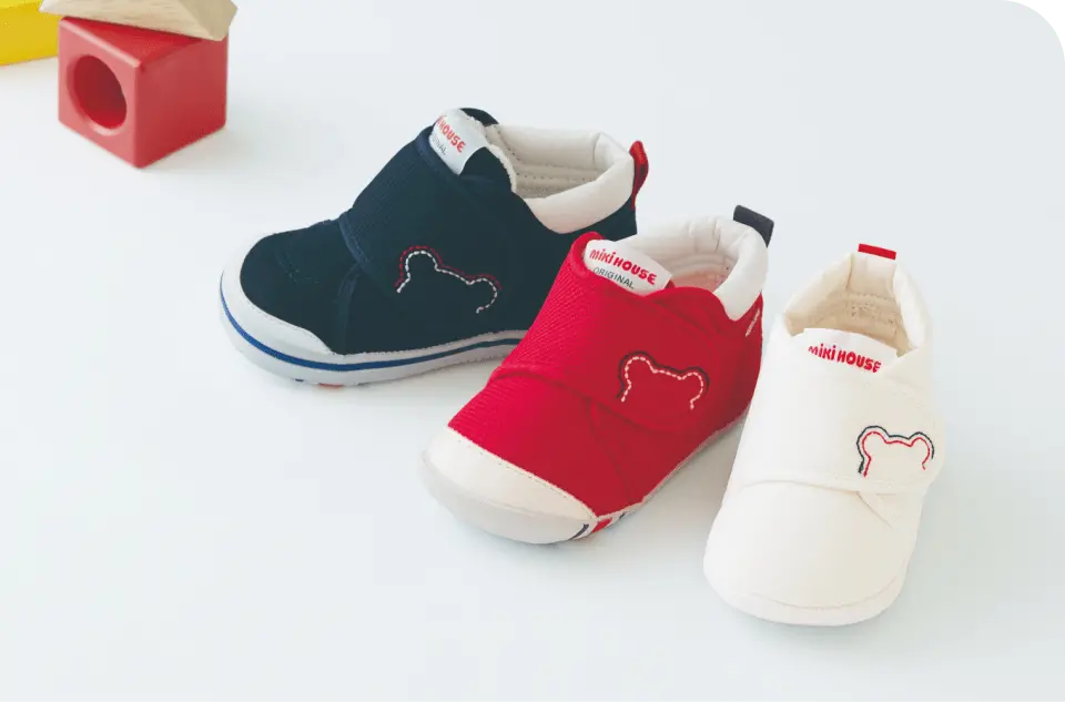 安全基準に基づいた赤ちゃん用シューズ