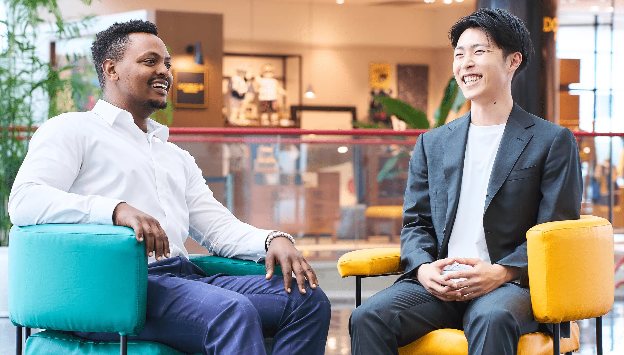 グローバルに活躍する社員同士の対話。